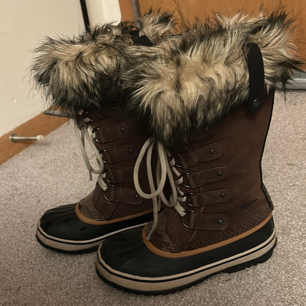 SOREL SUEDE BOOTS